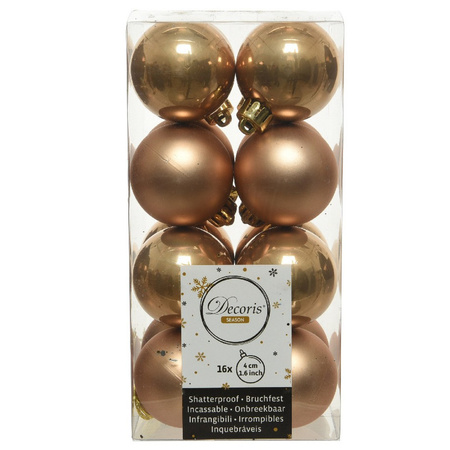 Kerstversiering kunststof kerstballen mix camel bruin/zilver 4-6-8 cm pakket van 68x stuks