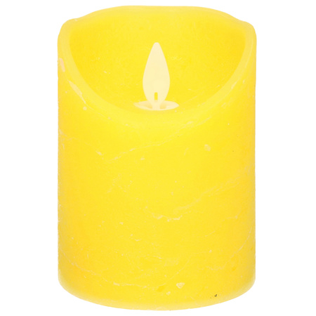 1x Gele LED kaarsen / stompkaarsen met bewegende vlam 12,5 cm