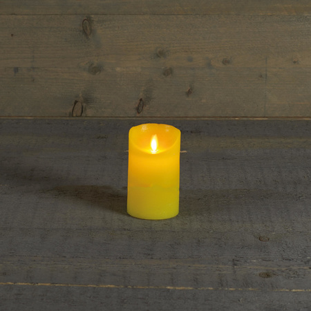 1x Gele LED kaarsen / stompkaarsen met bewegende vlam 12,5 cm