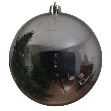 Grote decoratie kerstballen - 2x st - 20 cm- champagne en zilver -kunststof