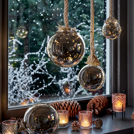 1x stuks verlichte glazen kerstballen aan touw met 40 lampjes zilver/warm wit 20 cm