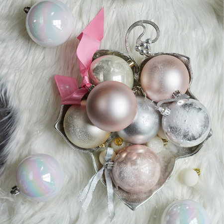 26x Plastic christmas baubles light pearl/champagne 6-8-10 cm 