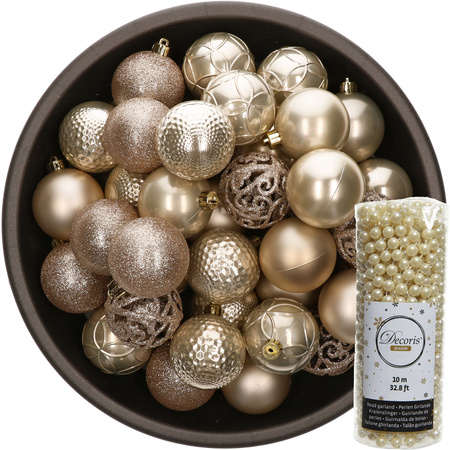 37x stuks kunststof kerstballen 6 cm inclusief kralenslinger champagne