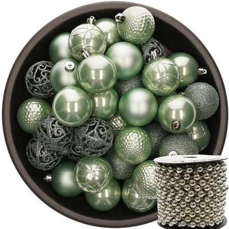Plastic christmas baubles 6 cm mint green incl. bead garland silver