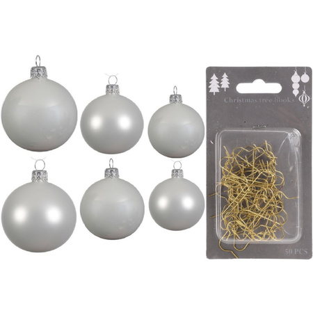 Groot pakket glazen kerstballen 50x winter wit glans/mat 4-6-8 cm incl haakjes