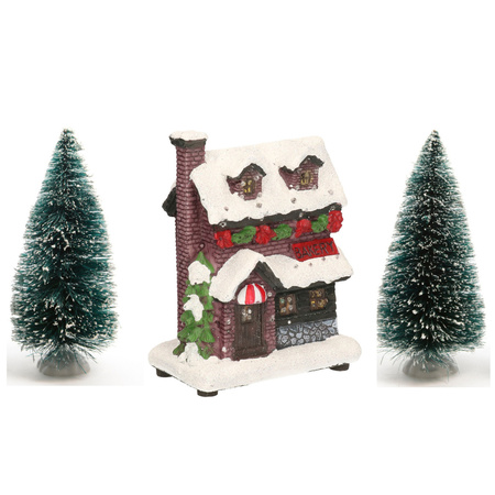 Kerstdorp verlicht kersthuisje bakkerij 12 cm inclusief 2 kerstboompjes