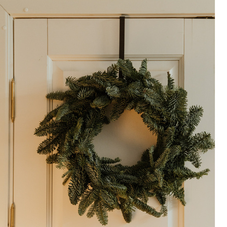 Kerstkrans 50 cm - groen met led - besneeuwd - met zwarte hanger/ophanghaak