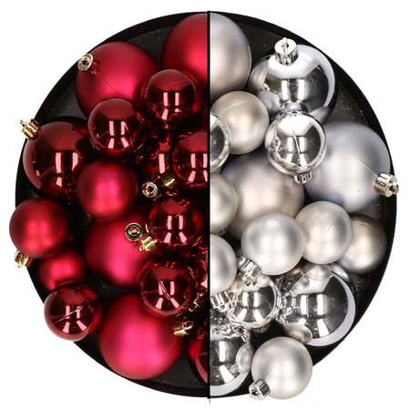 Kerstversiering kunststof kerstballen mix donkerrood/zilver 6-8-10 cm pakket van 44x stuks
