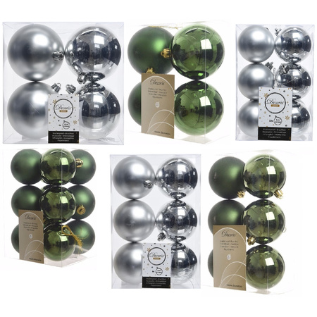 Kerstversiering kunststof kerstballen mix zilver/donkergroen 6-8-10 cm pakket van 44x stuks