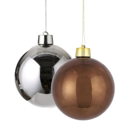Christmas decorations set 2x large plastic baubles in brown and silver 20 cm