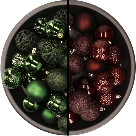 Kunststof kerstballen 74x stuks donkergroen en bruin 6 cm